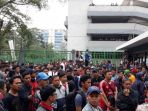 suporter-timnas-u-23-indonesia-di-stadion-patriot_20180817_120121.jpg