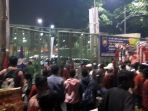 suporter-timnas-u-23-indonesia-vs-timnas-u-23-palestina-3_20180815_230001.jpg