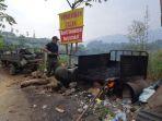 supriyadi-55-ketua-rw-15-di-desa-langensari-perbaiki-jalan.jpg