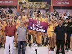 surabaya-fever-raih-gelar-juara-di-kompetisi-basket-putri-2017_20170208_212038.jpg