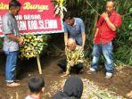 suraji-61-dalam-prosesi-pemakaman-sang-putri.jpg