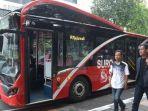 suroboyo-bus-saat-melintas-di-jalan-raya-surabaya-rabu-14112018.jpg