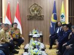 surya-paloh-jumpa-airlangga-di-dpp-golkar_20230201_155631.jpg