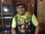 surya-saputra-ditemui-usai-menghadiri-konferensi-pers-film-hangout_20161216_173720.jpg