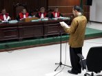suryadharma-ali-bacakan-eksepsi-di-pengadilan-tipikor_20150908_153757.jpg