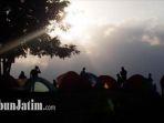 susana-berkemah-di-bukit-sewu-sambang-banyuwangi.jpg