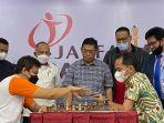 susanto-megaranto-kiri-disaksikan-ketua-umum-pb-percasi-utut-adianto.jpg
