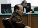 sutan-bhatoegana-divonis-10-tahun-penjara_20150819_171745.jpg