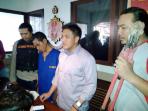 sutiono-bongkar-gudang_20151105_072518.jpg