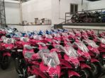 suzuki-gsx-r150-dengan-warna-pink-tampak-berada-di-sebuah-gudang_20180813_145646.jpg