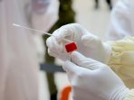 swab-test-covid-19-bagi-pengunjung-dan-kaeryawan-paragon-mall-se_20200520_161557.jpg