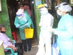 swab-test-covid-19-pedagang-pasar-cideng-thomas-jakarta_20200617_122314.jpg