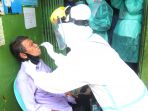 swab-test-covid-19-pedagang-pasar-cideng-thomas-jakarta_20200617_122513.jpg