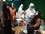 swab-test-pelajar-smp-di-surabaya-hari-kedua_20201127_033422.jpg