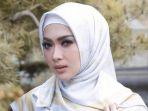 syahrini-berhijab.jpg