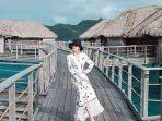 syahrini-bora-bora.jpg