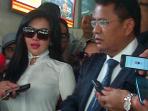 syahrini-di-mabes-polri_20150302_144007.jpg
