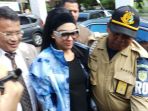 syahrini-first-travel_20180402_102628.jpg