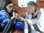 syahrini-menuju-sidang-firs_20180402_113643.jpg