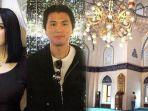 syahrini-reino-barack-masjid-tokyo-camii.jpg