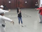 syahrini-semangat-berlatih-jelang-konser_20180918_205206.jpg