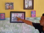 syaifuidin-anak-sulung-almarhumah-siti-zainab-menunjukkan-foto-kelu_20180326_101419.jpg
