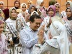 syaiful-huda-saat-menerima-finalis-putri-hijaberfluencer-2022.jpg