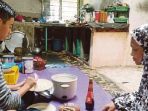 syawal-mukhriz-razak-merawat-nenek_20171108_103121.jpg