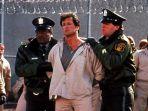 sylvester-stallone-dalam-film-lock-up-1989.jpg