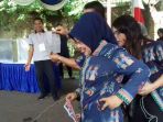 sylviana-sempat-diingatkan-karena-dia-masih-mengantongi-handphone_20170215_114321.jpg