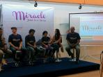 syukuran-film-miracle-jatuh-dari-surga_20150123_102556.jpg