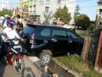 tabrak-pagar-rumah-warga_20160703_201743.jpg