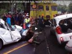 tabrakan-dengan-kereta-di-jl-slamet-riyadi-solo-mobil-ringsek-sopir-wanita-tergencet-1-jam_20180125_121228.jpg