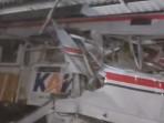 Kereta Jarak Jauh Tabrak KRL di Bekasi: Lokomotif Tembus Gerbong Wanita, Sejumlah Korban Terjepit