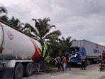 tabrakan-truk-tronton-dan-truk-pembawa-semen.jpg