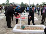 tabur-bunga-hari-pahlawan-di-pangkalpinang_20151110_105641.jpg
