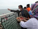 tabur-bunga-untuk-korban-pesawat-sriwijaya-air-sj-182_20210122_153542.jpg