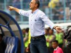 tahan-arema-2-2-di-kandangnya-persib-melaju-ke-babak-8-besar_20190222_221813.jpg