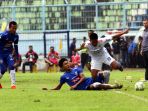 tahan-arema-2-2-di-kandangnya-persib-melaju-ke-babak-8-besar_20190222_222430.jpg