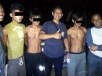 tahanan-polsek-kampar-kiri-hilir-ditangkap_20161024_112149.jpg