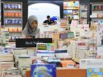tahun-ajaran-baru-toko-buku-gramedia-ramai-diserbu-pelajar_20180729_210019.jpg