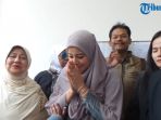 tak-lagi-sentuh-tangan-al-habsyi-putri-aisyah-mediasi-gagal_20170330_090238.jpg