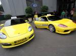 taksi-ferrari-mewah1.jpg