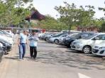 taksi-gelap-di-bandara-soekarno-hatta-parkir-berbaur_20141208_222041.jpg