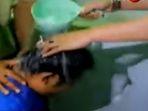 takut-stres-pasca-pemilu-seorang-caleg-lakukan-ritual-mandi-kembang.jpg