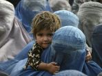 taliban-wajibkan-perempuan-afghanistan-pakai-burqa_20220510_081514.jpg