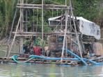 tambang-ilegal-apung-pasir-timah_20160104_164938.jpg