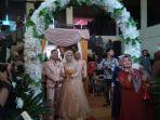tampak-kedua-mempelai-mema.jpg