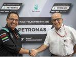 tan-sri-wan-zulkiflee-wan-ariffin-ceo-petronas-kiri-dan-carmelo-ezpeleta.jpg
