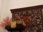 tanah-ambles-di-pedemangan-anies-6-kk-diungsikan-dan-dibuatkan-tempat-tinggal-sementara.jpg